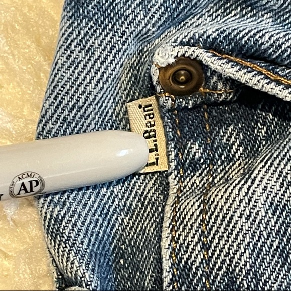 LL Bean Classic Fit Jeans Mens 44X29(28) Med Wash Straight Leg Distressed - Picture 4 of 8